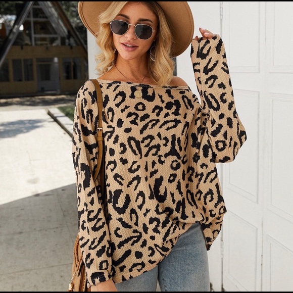 ✨3 LEFT leopard long sleeve✨ - Picture 3 of 4
